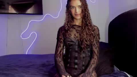 lili_evanss online show from 06-04-26, 06:03