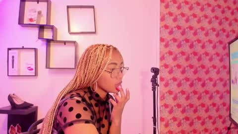 Snapshot of lili_harvey chatting on 10-07-25, 02:31 Lili online show from 10-07-25, 02:31