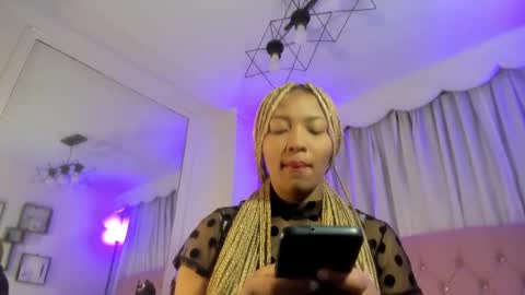 Snapshot of lili_harvey chatting on 10-12-25, 01:15 Lili online show from 10-12-25, 01:15