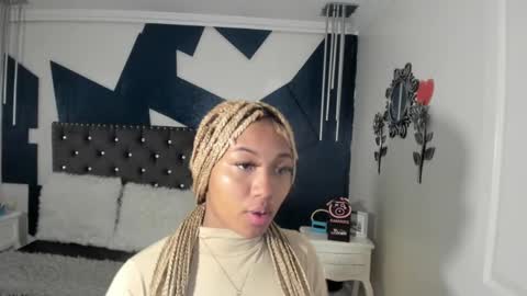 Snapshot of lili_harvey chatting on 10-19-25, 05:13 Lili online show from 10-19-25, 05:13
