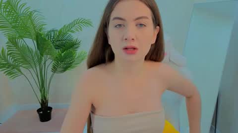 Lilia online show from 11-27-25, 04:42