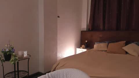 Lilian online show from 11-18-25, 12:16