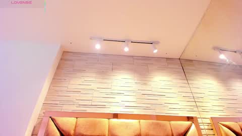 Snapshot of lilian_starfire chatting on 11-14-25, 07:45 LILIAN online show from 11-14-25, 07:45