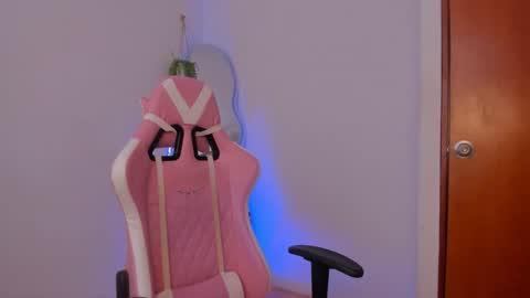 Snapshot of lilian_vergara chatting on 01-28-25, 08:36 holis soy lily chang no olvides el pulgar arriba es muy importante para mi 3 independent model online show from 01-28-25, 08:36