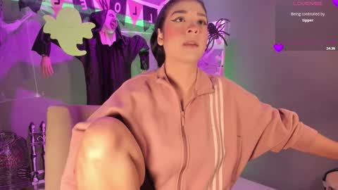 Snapshot of lilian_vergara chatting on 10-10-25, 07:46 holis soy lily chang no olvides el pulgar arriba es muy importante para mi 3 independent model online show from 10-10-25, 07:46