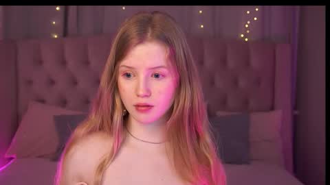 Snapshot of lilianhoward chatting on 11-23-25, 12:27 Lilian online show from 11-23-25, 12:27