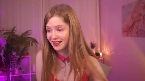 Snapshot of lilianhoward chatting on 11-28-25, 01:25 Lilian online show from 11-28-25, 01:25