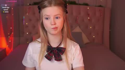 Snapshot of lilianhoward chatting on 01-15-26, 12:10 Lilian online show from 01-15-26, 12:10