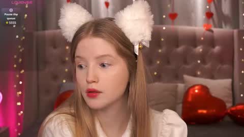 Snapshot of lilianhoward chatting on 02-15-26, 12:14 Lilian online show from 02-15-26, 12:14