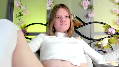 Snapshot of lilianslow chatting on 12-13-24, 08:15 hi guys Im new here Im 18 years oldIve never had sex online show from 12-13-24, 08:15