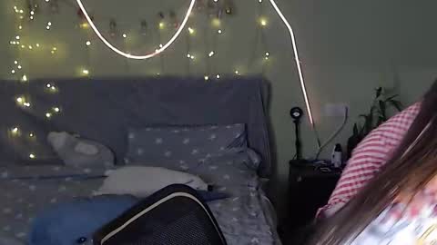 Lilu online show from 10-27-25, 01:53