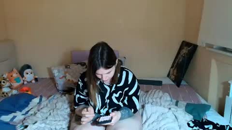 Snapshot of liliawoolf chatting on 10-10-25, 05:01 liliawoolf online show from 10-10-25, 05:01