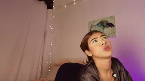Snapshot of lilicum301 chatting on 05-18-26, 05:13 your love online show from 05-18-26, 05:13
