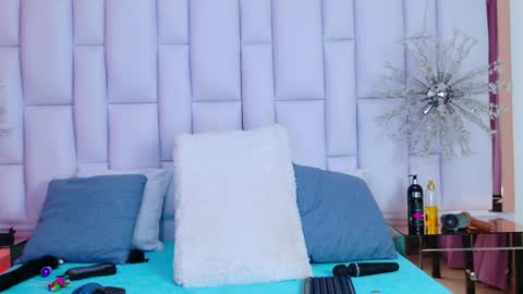 Snapshot of lilifox18 chatting on 12-21-24, 07:49 Lili online show from 12-21-24, 07:49