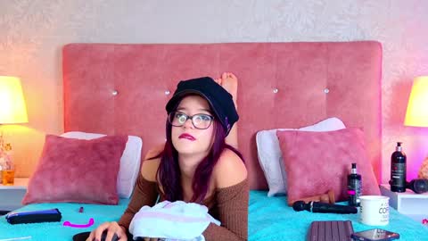 Snapshot of lilifox18 chatting on 01-07-25, 10:08 Lili online show from 01-07-25, 10:08