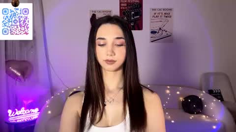 Lina online show from 06-18-26, 10:58