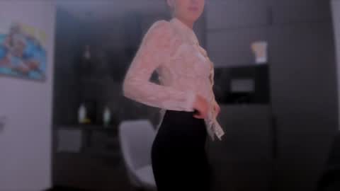 Snapshot of lililaluna chatting on 01-17-25, 03:32             ...  online show from 01-17-25, 03:32