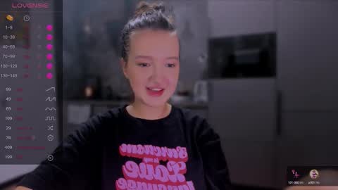 Snapshot of lililaluna chatting on 09-23-25, 06:55             ...  online show from 09-23-25, 06:55