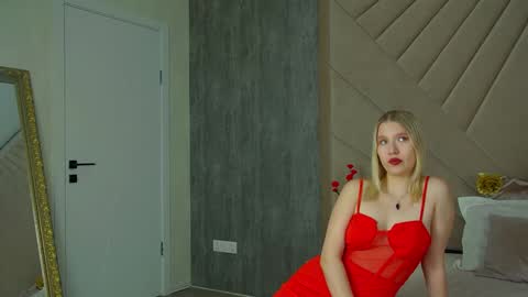 LiliLinn online show from 01-22-25, 01:53