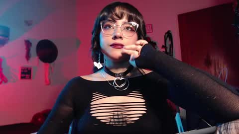 Snapshot of lililiu chatting on 12-11-24, 01:37 Molly online show from 12-11-24, 01:37