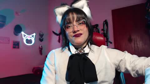Snapshot of lililiu chatting on 12-18-24, 01:59 Molly online show from 12-18-24, 01:59