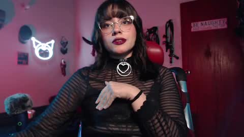 Snapshot of lililiu chatting on 12-27-24, 01:43 Molly online show from 12-27-24, 01:43