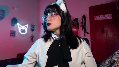 Snapshot of lililiu chatting on 12-28-24, 01:50 Molly online show from 12-28-24, 01:50