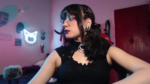 Snapshot of lililiu chatting on 01-10-25, 02:25 Molly online show from 01-10-25, 02:25