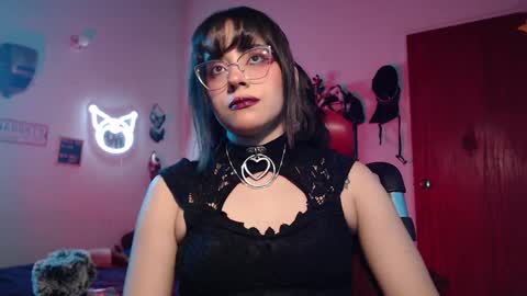 Snapshot of lililiu chatting on 02-11-25, 01:41 Molly online show from 02-11-25, 01:41