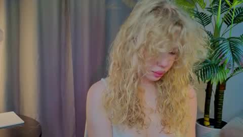 Snapshot of lililok101 chatting on 11-06-25, 03:07 lililok101 online show from 11-06-25, 03:07