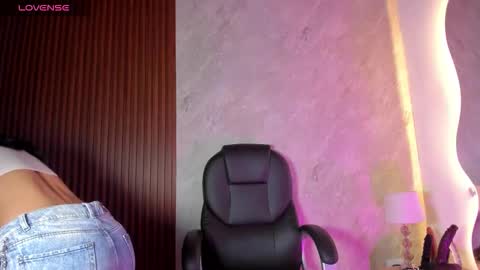 Snapshot of lilith__rosse chatting on 09-20-25, 12:28 Lilith Rosse online show from 09-20-25, 12:28