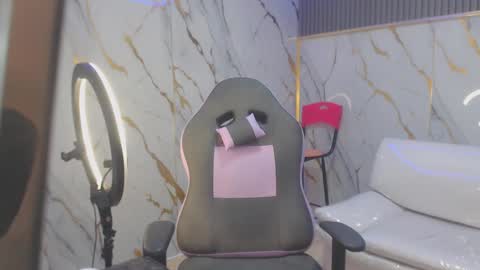 Snapshot of lilith_sexy19 chatting on 09-12-25, 06:30 Lilith online show from 09-12-25, 06:30