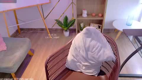 LILITH 200 LIKES   Thursday Clown Costume M online show from 11-20-25, 07:13