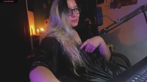 lilithmystic01 online show from 02-05-25, 01:44