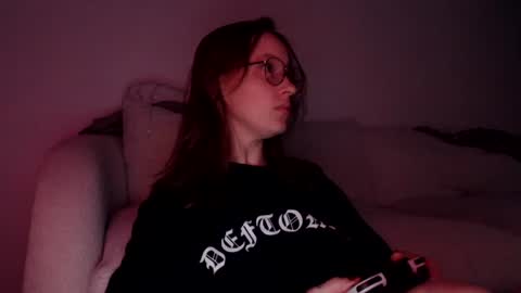 Snapshot of liljbby chatting on 01-12-26, 01:22 Jay please help me reach 50 thumbs up online show from 01-12-26, 01:22