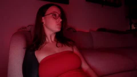 Snapshot of liljbby chatting on 02-18-26, 01:01 Jay please help me reach 50 thumbs up online show from 02-18-26, 01:01