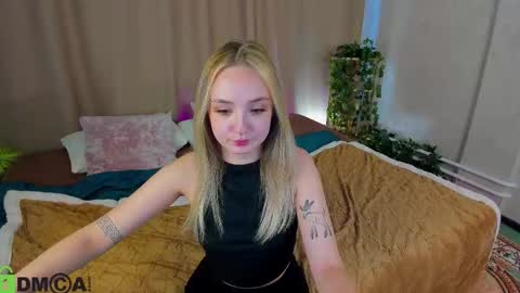 Snapshot of lillian_blake chatting on 09-10-25, 08:47 LILY online show from 09-10-25, 08:47