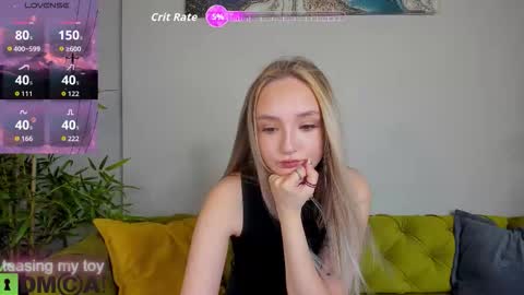Snapshot of lillian_blake chatting on 09-11-25, 08:25 LILY online show from 09-11-25, 08:25