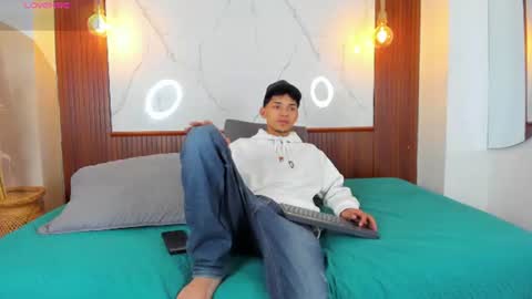 lillian_lee1 online show from 07-07-26, 07:07
