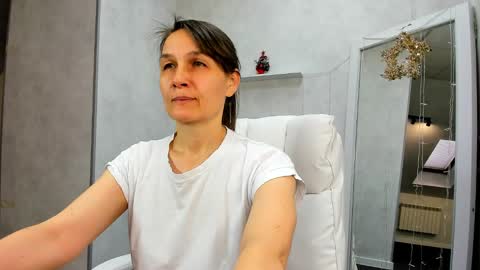 lillian_white1 online show from 01-09-25, 07:52