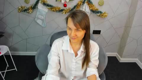 lillian_white1 online show from 01-10-25, 09:13