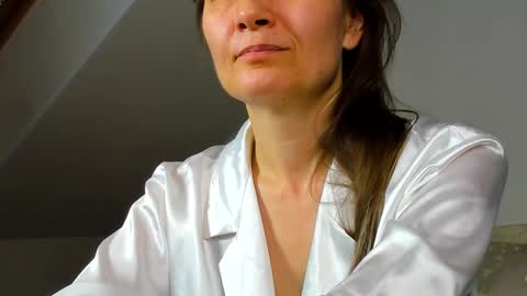 lillian_white1 online show from 02-01-25, 01:30