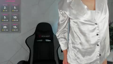 lillian_white1 online show from 09-10-25, 12:10