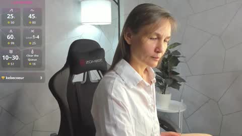 lillian_white1 online show from 09-14-25, 12:43