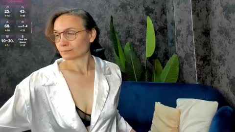 lillian_white1 online show from 10-12-25, 12:42