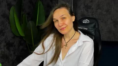 lillian_white1 online show from 06-07-26, 12:48