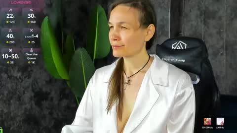 lillian_white1 online show from 06-08-26, 12:36