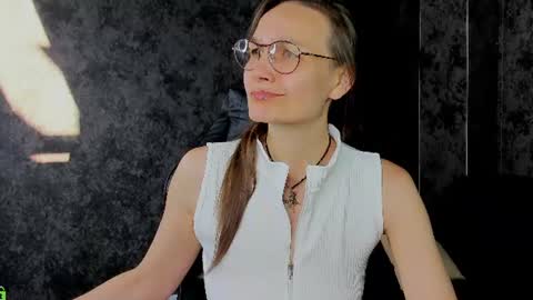 lillian_white1 online show from 06-17-26, 12:57