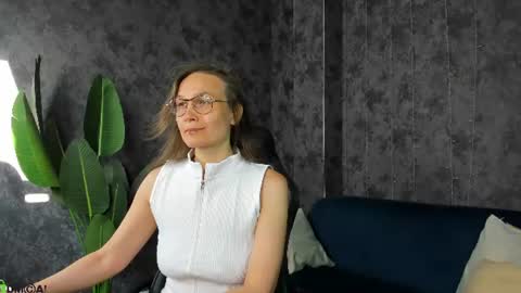 lillian_white1 online show from 06-23-26, 01:03