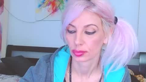 Lara online show from 02-25-25, 01:52